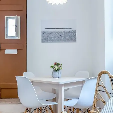 Renovated Typical Baixa Apartment, By Timecooler Апартаменты Лиссабон