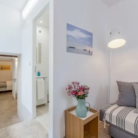 Renovated Typical Baixa Apartment, By Timecooler