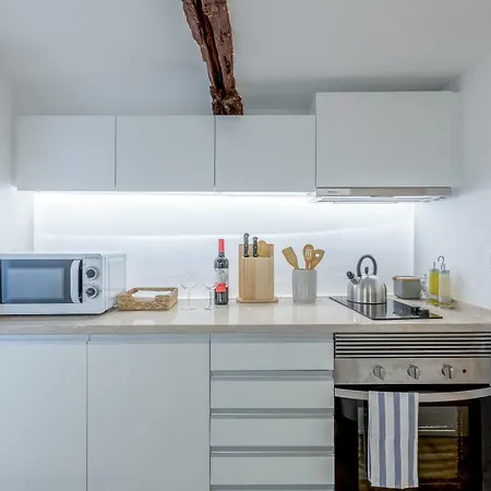 Renovated Typical Baixa Apartment, By Timecooler