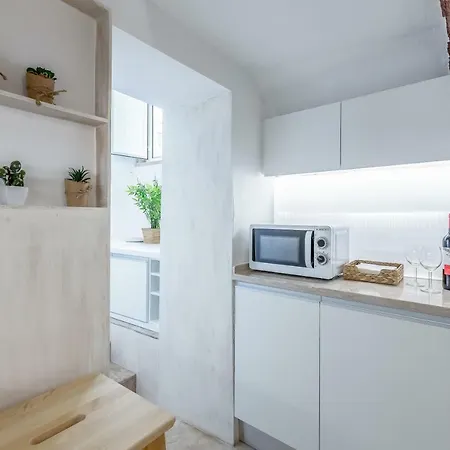 Renovated Typical Baixa Apartment, By Timecooler Lejlighed *