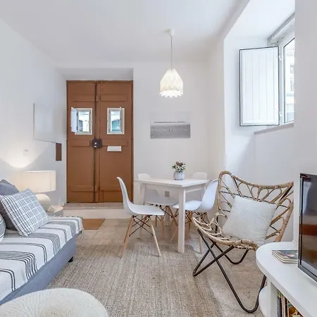 Renovated Typical Baixa Apartment, By Timecooler Apartment *