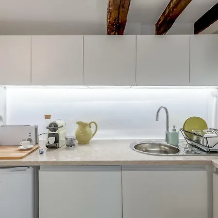 Renovated Typical Baixa Apartment, By Timecooler Lisbon
